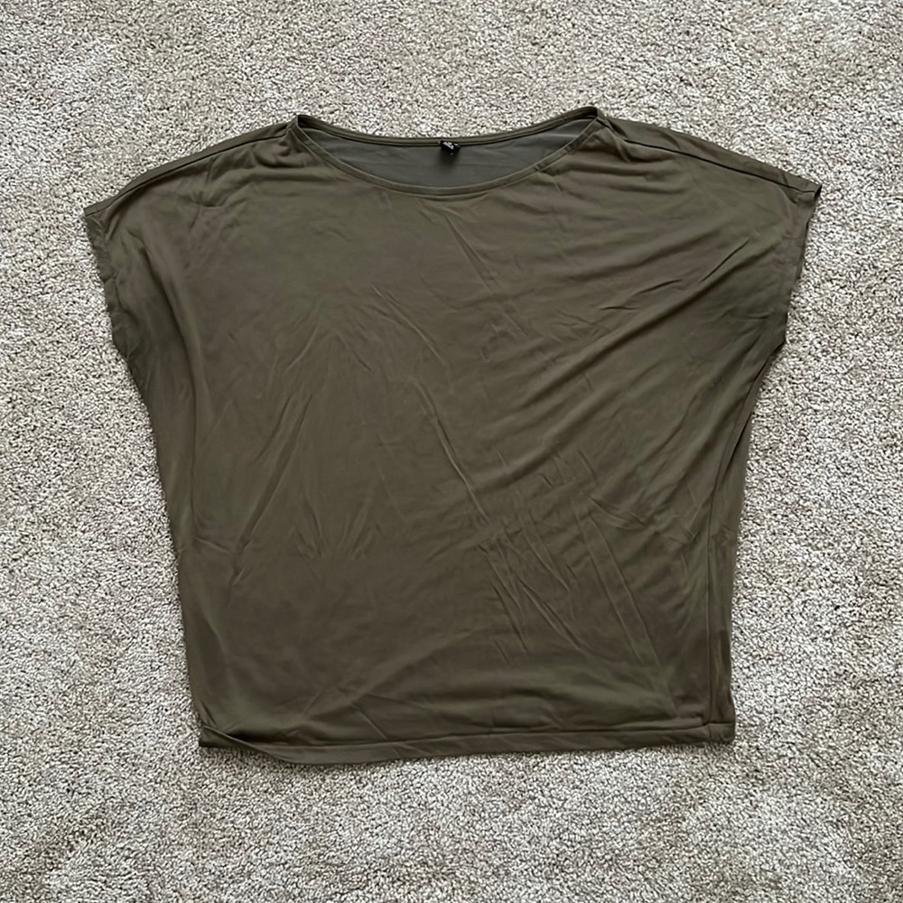 UNIQLO top
